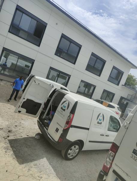 Système de nettoyage à l'eau pure pour lavages de vitres en hauteur des bâtiments et locaux professionnels sur Langon et sa région