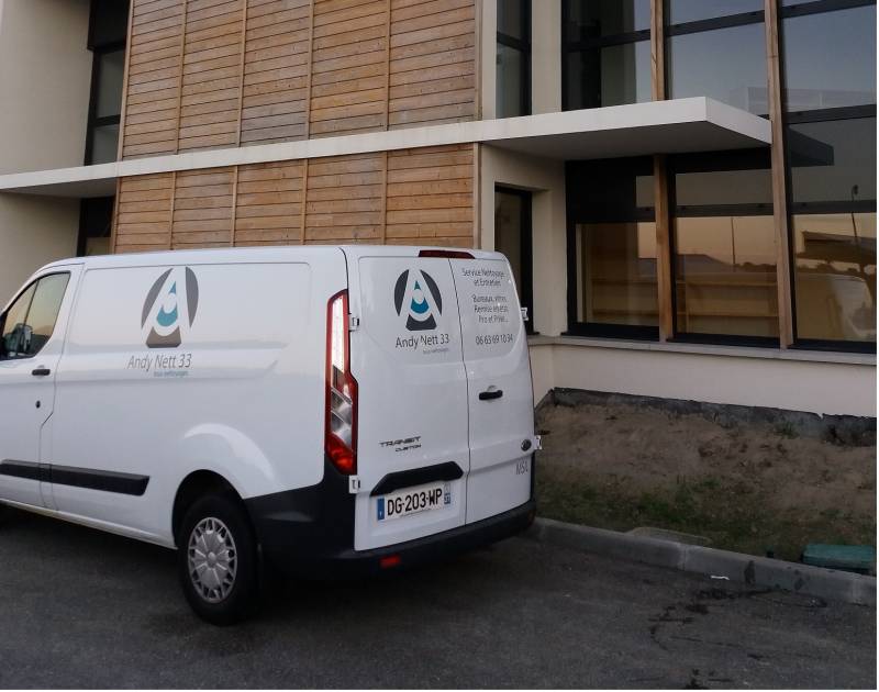 Andy Nett 33 spécialiste du nettoyage de locaux professionnels sur la ville de Langon et sur le Bassin d'Arcachon .